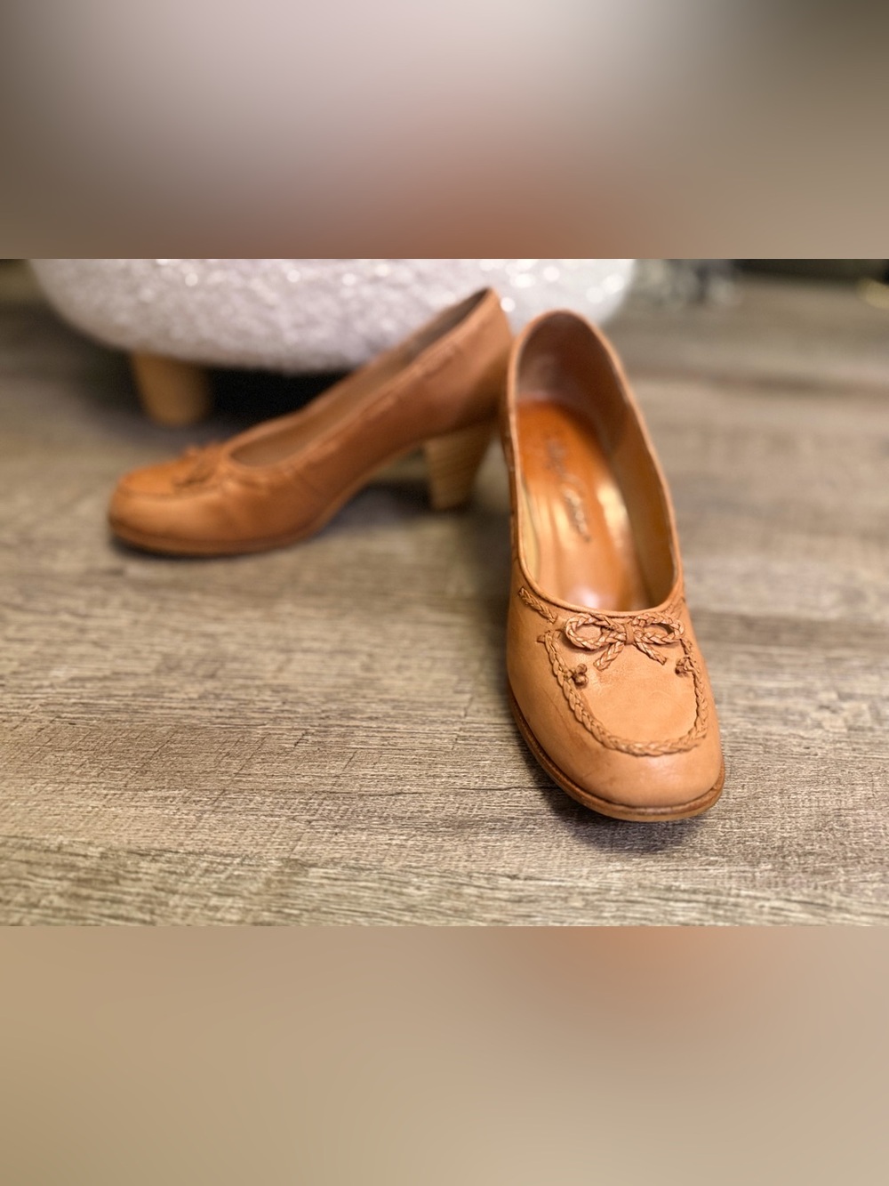 Vintage 70s 80s Village Cobbler Tan Leather Pumps Heels Size 7.5